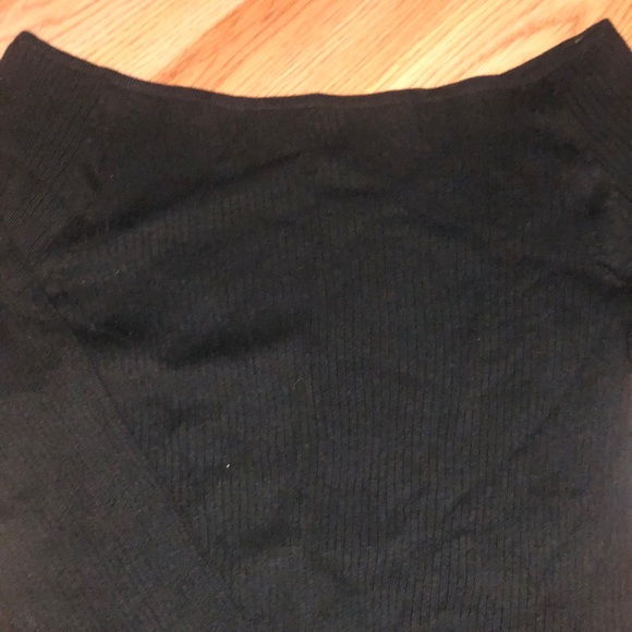 Old navy ribbed off the shoulder shirt - Picture 3 of 3